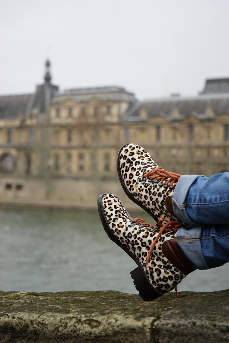 Avec des lacets et boucle